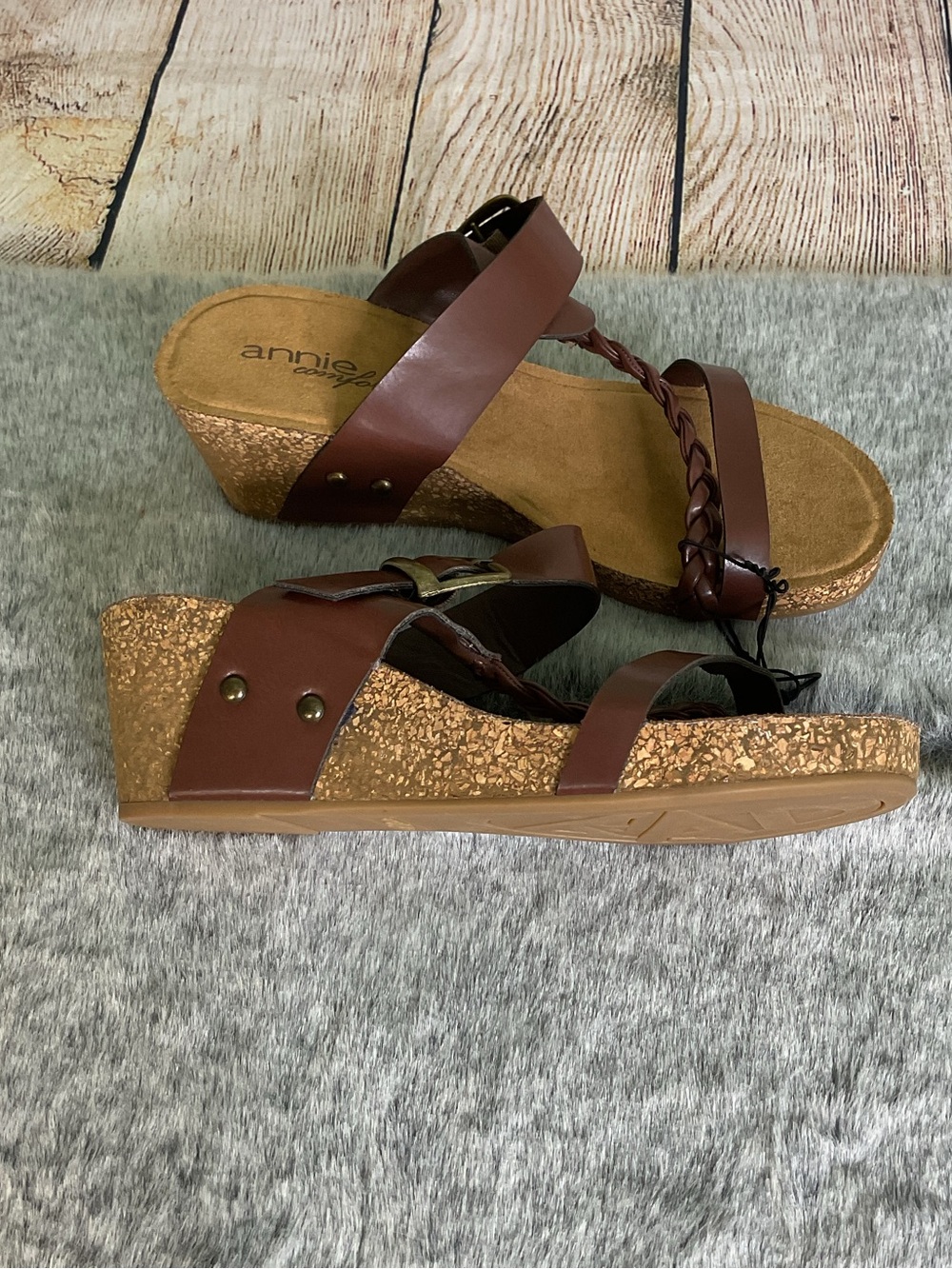 New Annie Brown Wedge Sandals Size 7.5W